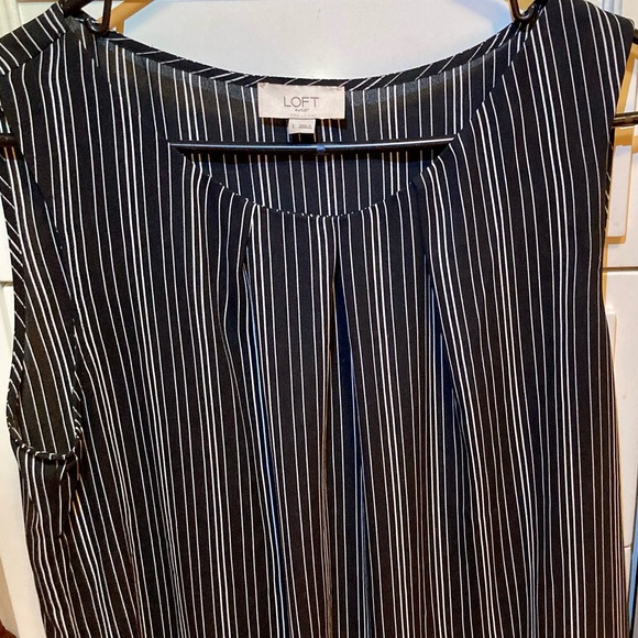 Vertical Stripe Top - Picture 3 of 4